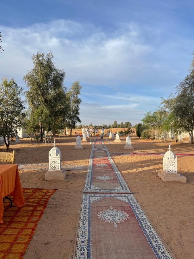 Desert Experience Glamping Merzouga Bagian luar foto