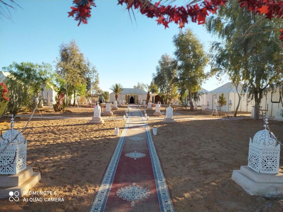Desert Experience Glamping Merzouga Bagian luar foto